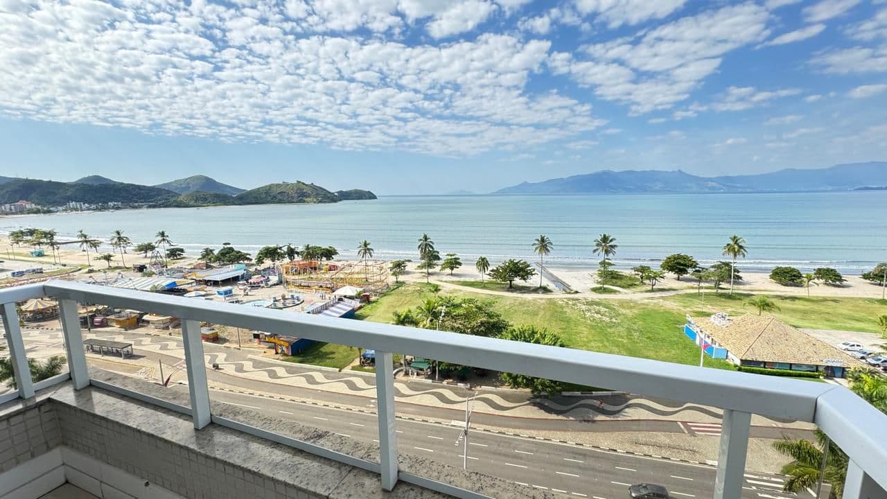 Apartamento Mobiliado e Decorado com Vista Permanente para o Mar no Sunset, Centro
